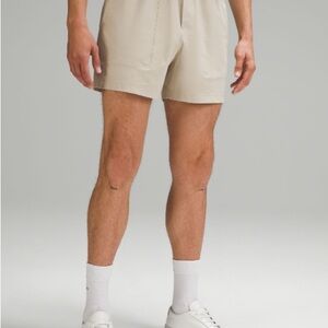 NWOT Lululemon Bowline Short 5” Stretch Cotton VersaTwill Mens Shorts Mojave Tan
